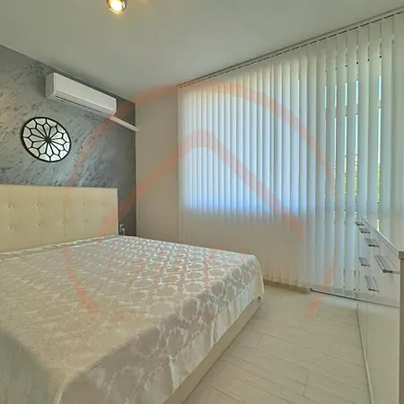 Stylish 1br With Luxe Amenities Διαμέρισμα