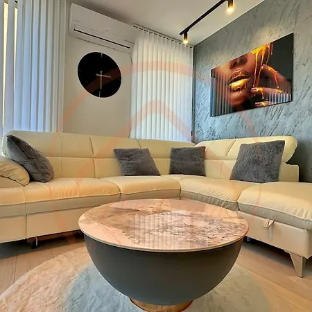 Stylish 1br With Luxe Amenities Διαμέρισμα