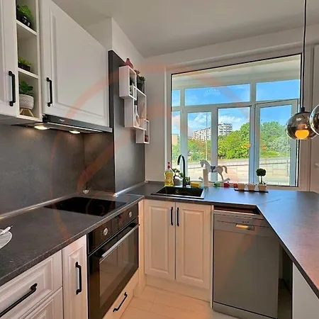Stylish 1br With Luxe Amenities * فارنا