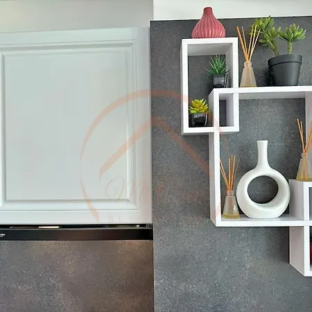 Stylish 1br With Luxe Amenities فارنا